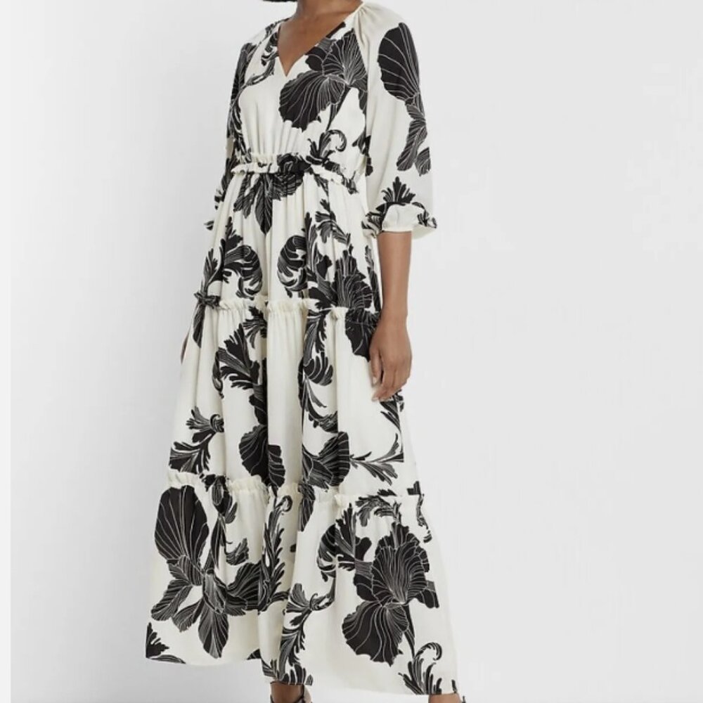 NWT Express Floral Tiered V- Neck Flowy Dress size Medium